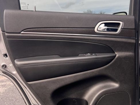 Used 2018 Jeep Grand Cherokee Limited image 14