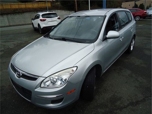 Used 2010 Hyundai Elantra GLS image 1