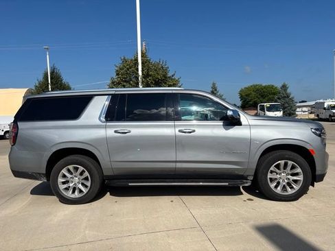 Used 2024 Chevrolet Suburban Premier w/ Advanced Technology Package AWD/4WD image 6