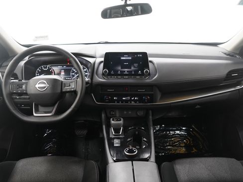 Used 2025 Nissan Rogue SV AWD/4WD image 16