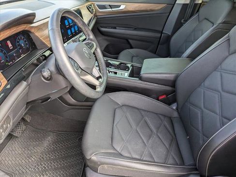 Used 2024 Volkswagen Atlas SE image 16