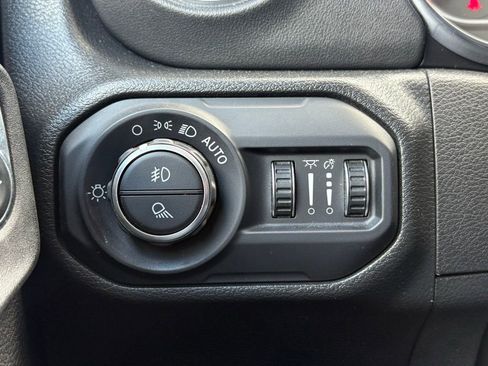 Used 2022 Jeep Gladiator Overland w/ Popular Equipment Package AWD/4WD image 25