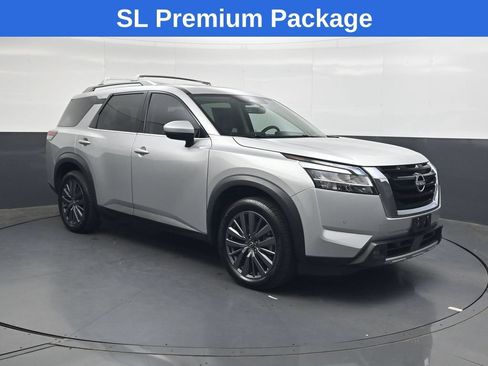 Used 2023 Nissan Pathfinder SL w/ SL Premium Package FWD image 2