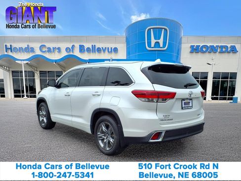 Used 2017 Toyota Highlander Limited Platinum AWD/4WD image 3
