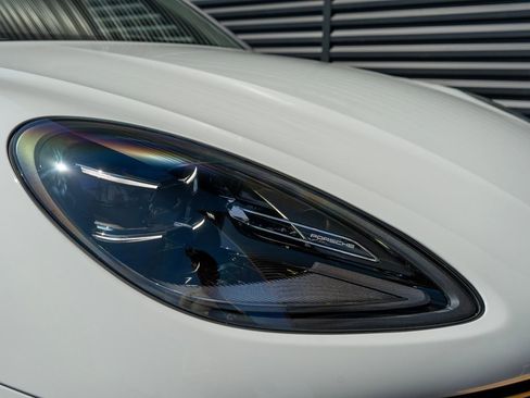 Certified 2026 Porsche Macan AWD/4WD image 13