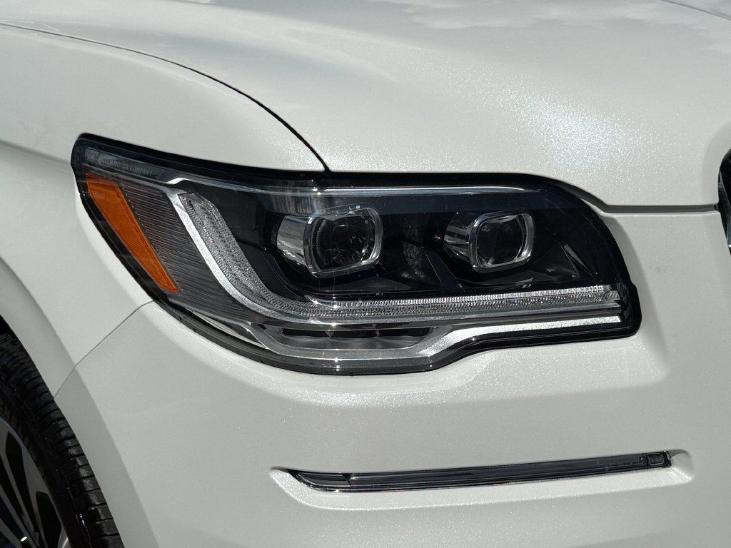 Used 2024 Lincoln Navigator Reserve AWD/4WD image 9