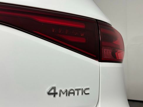 Used 2024 Mercedes-Benz EQB 300 4MATIC image 29