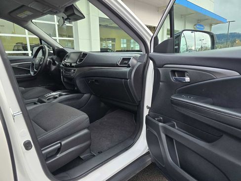 Used 2023 Honda Ridgeline Sport image 13