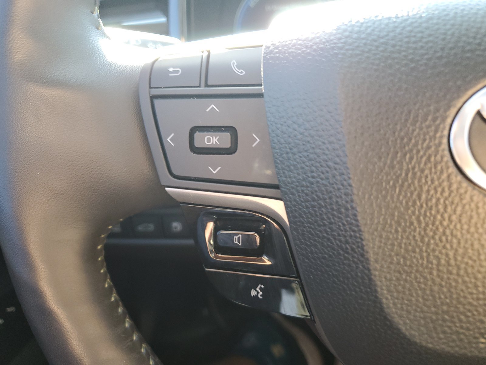 Certified 2025 Toyota Camry XLE w/ Premium Plus Package FWD image 23