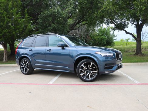 Used 2018 Volvo XC90 T6 Momentum w/ Convenience Package AWD/4WD image 1
