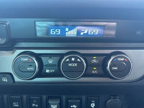 Used 2023 Toyota Tacoma TRD Off-Road image 27