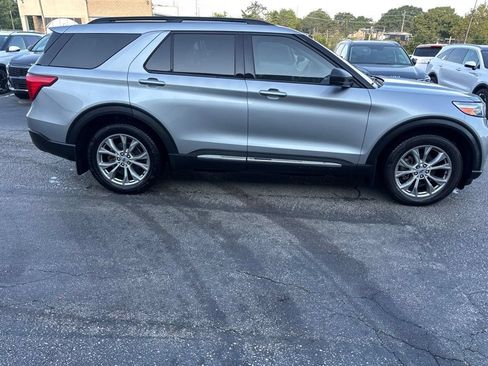 Used 2021 Ford Explorer XLT w/ Equipment Group 202A RWD image 2