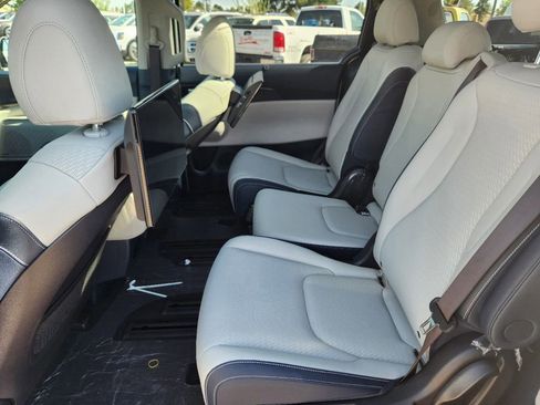 New 2025 Kia Carnival SX Prestige image 11