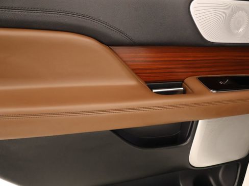 Certified 2024 Lincoln Navigator Reserve AWD/4WD image 19