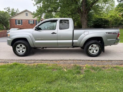Used 2015 Toyota Tacoma 4x4 Access Cab V6 w/ TRD Off-Road Package image 5