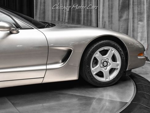 Used 1999 Chevrolet Corvette Coupe w/ Lighting Pkg RWD image 32