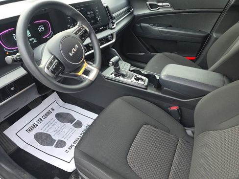 Used 2023 Kia Sportage LX FWD image 11