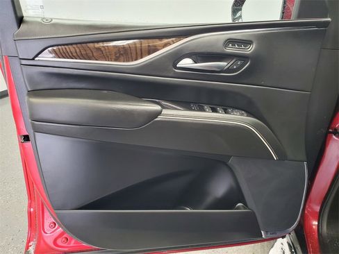 Used 2021 Cadillac Escalade Premium Luxury Platinum image 9