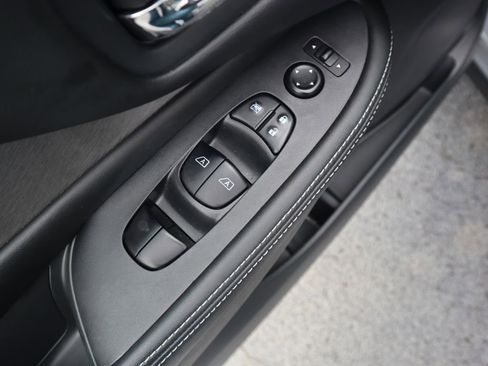 Used 2024 Nissan Murano SV w/ SV Midnight Edition Package image 18