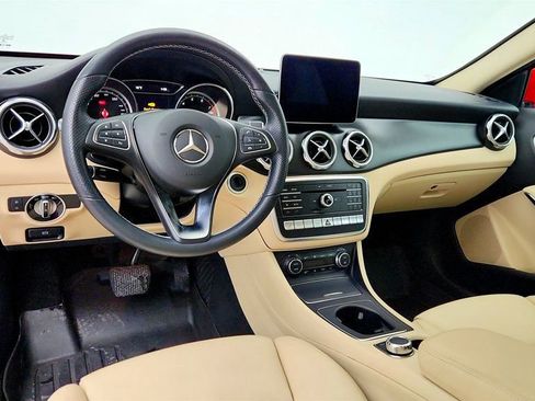 Used 2019 Mercedes-Benz GLA 250 4MATIC w/ Premium Package image 12