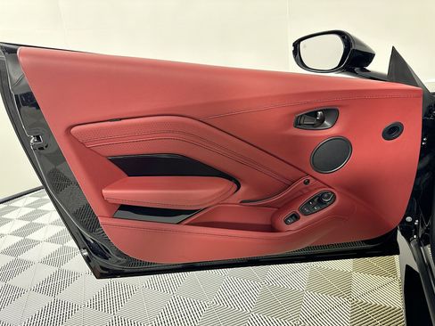 Used 2022 Aston Martin V8 Vantage Roadster image 19