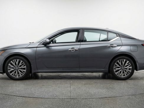 Used 2025 Nissan Altima 2.5 SV image 5