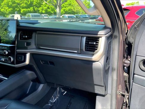 Used 2024 Ford Expedition Max XLT AWD/4WD image 18