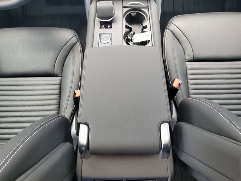 New 2025 Land Rover Discovery S image 21