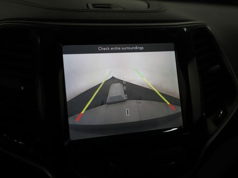 Used 2019 Jeep Cherokee Limited image 22