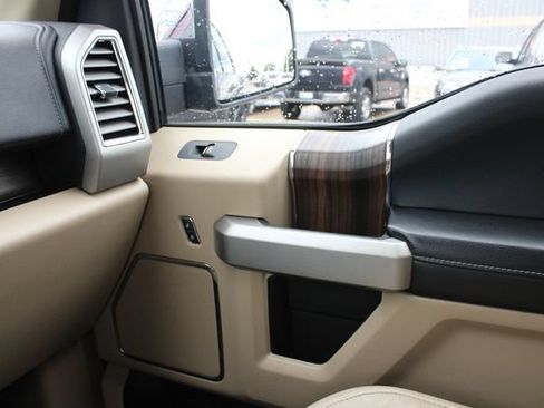 Used 2015 Ford F150 Lariat w/ Equipment Group 502A Luxury AWD/4WD image 20
