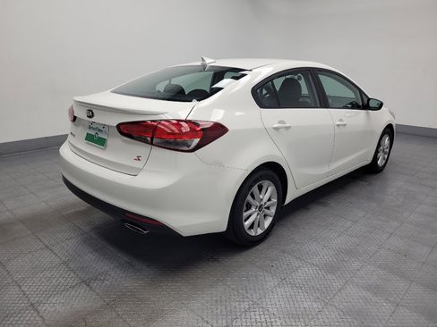 Used 2017 Kia Forte S FWD image 9