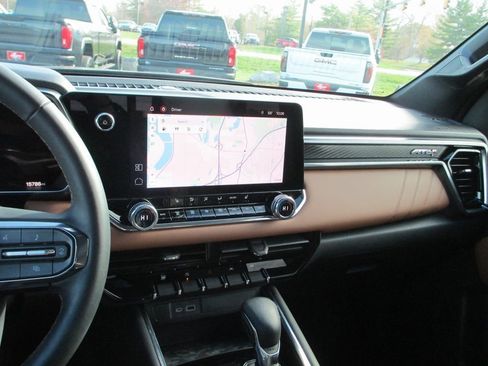 Certified 2024 GMC Canyon AT4 image 25