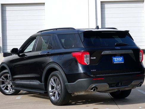 Used 2023 Ford Explorer XLT w/ Equipment Group 202A image 4