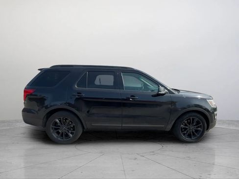 Used 2017 Ford Explorer XLT w/ Equipment Group 202A FWD image 6