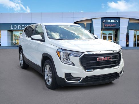 Used 2023 GMC Terrain SLE image 3