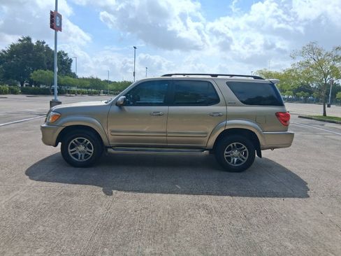 Used 2007 Toyota Sequoia SR5 RWD image 3