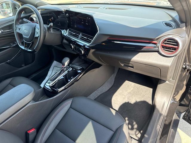 Used 2026 Chevrolet Trax RS w/ Sunroof Package FWD image 16