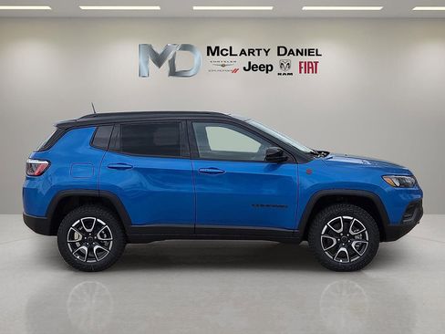 New 2026 Jeep Compass Trailhawk w/ Sun, Sound & Navigation Group AWD/4WD image 6
