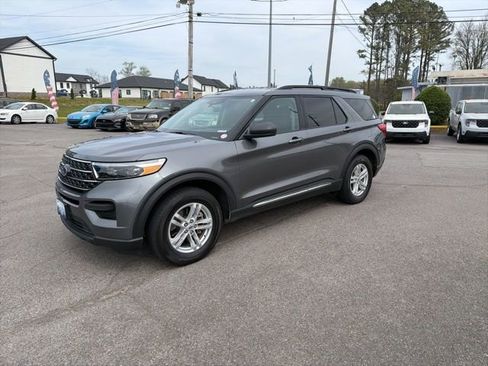 Used 2024 Ford Explorer XLT image 2