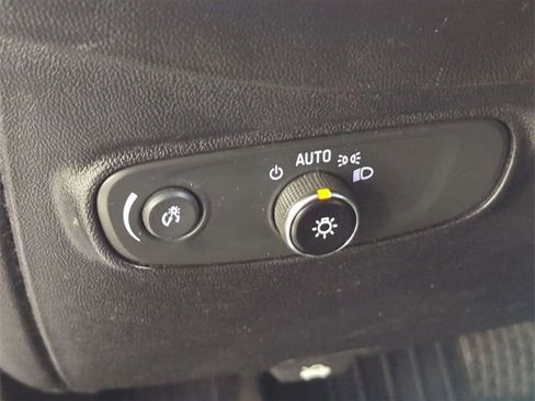 Used 2018 Chevrolet Equinox LT image 17