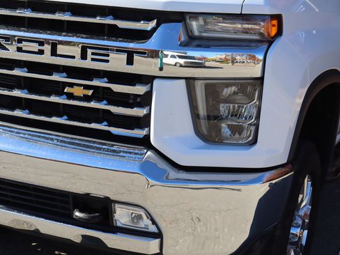 Used 2020 Chevrolet Silverado 2500 LTZ image 11