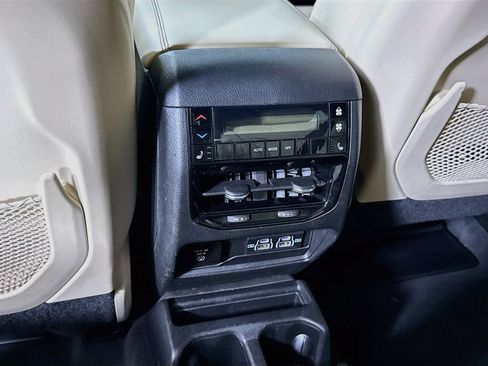Used 2023 Jeep Grand Cherokee L Limited w/ Luxury Tech Group II AWD/4WD image 30