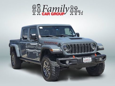Used 2024 Jeep Gladiator Mojave AWD/4WD image 2