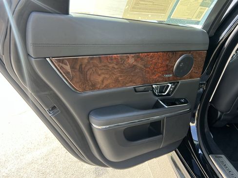 Used 2019 Jaguar XJ R-Sport RWD image 35