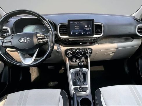Used 2024 Hyundai Venue SEL FWD image 6