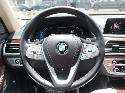 Used 2020 BMW 750i xDrive 750i xDrive image 7