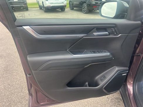 Used 2025 GMC Acadia Elevation image 12