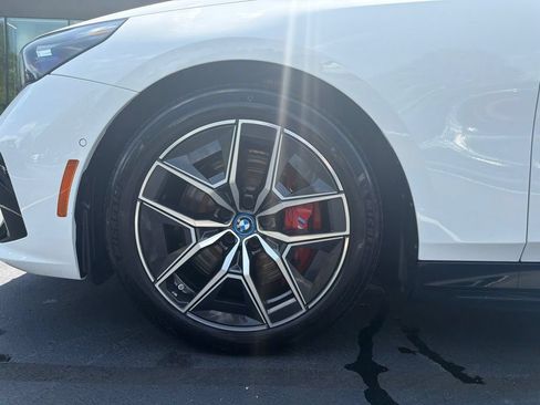 Used 2024 BMW i5 eDrive40i w/ M Sport Package RWD image 12