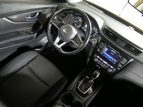 Used 2020 Nissan Rogue SV AWD/4WD image 9