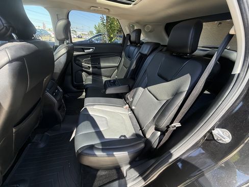 Used 2018 Ford Edge Titanium w/ Equipment Group 301A FWD image 10